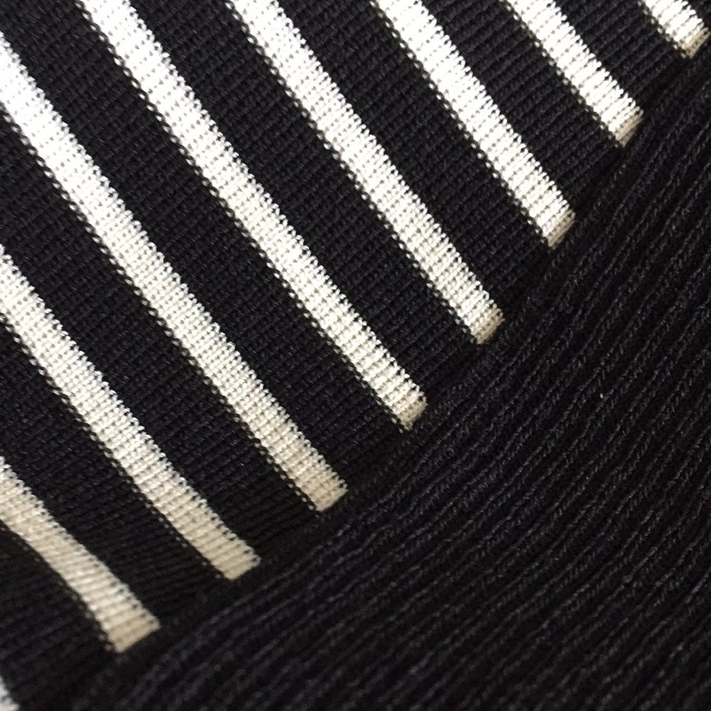 Anne Klein Knit Top Size M Black White Stripes Asymmetrical Brand New - Picture 7 of 12
